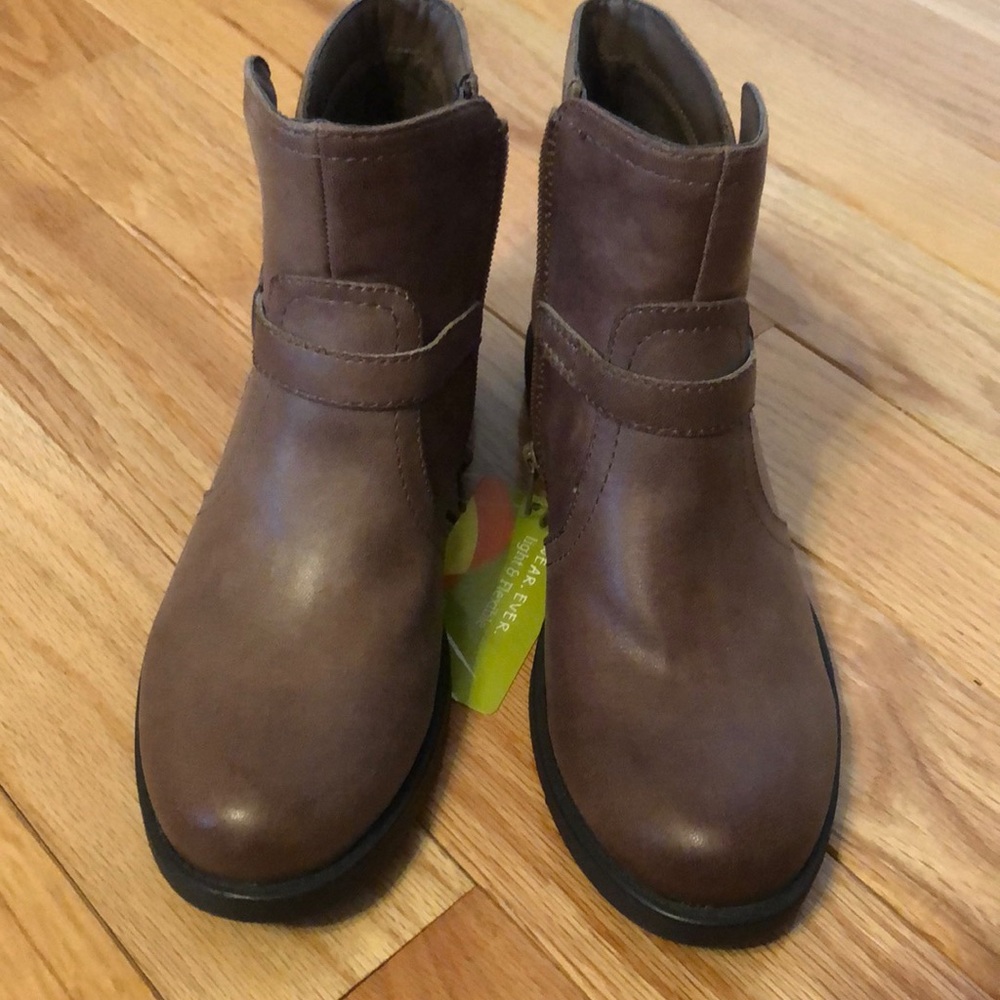 Adorable boots - Picture 3 of 10